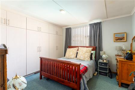 House For Sale in Churchill Estate, Parow, Western Cape - M127272