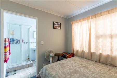 House For Sale in Churchill Estate, Parow, Western Cape - M127272