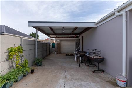 House For Sale in Churchill Estate, Parow, Western Cape - M127272