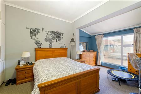 House For Sale in Churchill Estate, Parow, Western Cape - M127272