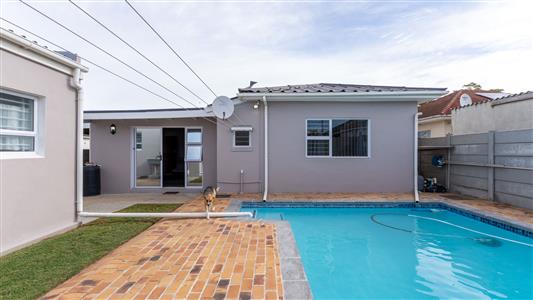 House For Sale in Churchill Estate, Parow, Western Cape - M127272