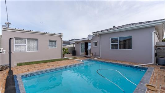 House For Sale in Churchill Estate, Parow, Western Cape - M127272