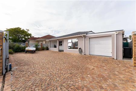 House For Sale in Churchill Estate, Parow, Western Cape - M127272