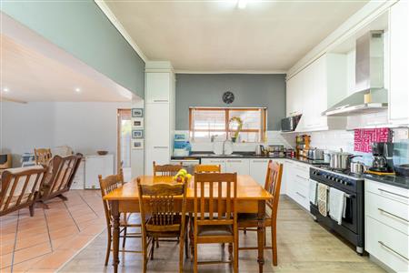 House For Sale in Churchill Estate, Parow, Western Cape - M127272