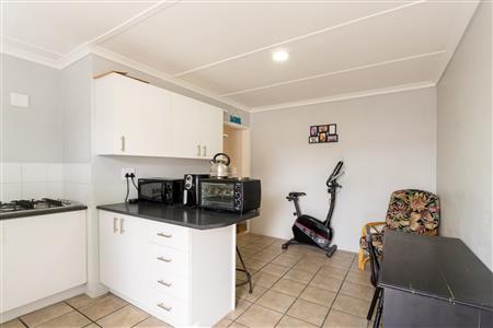 House For Sale in Churchill Estate, Parow, Western Cape - M127272