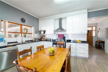 House For Sale in Churchill Estate, Parow, Western Cape - M127272