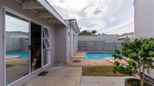 House For Sale in Churchill Estate, Parow, Western Cape - M127272