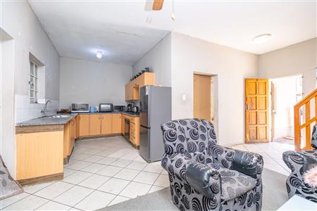 Apartment For Sale in Bo-dorp, Rustenburg Central, Rustenburg, North West - M127341