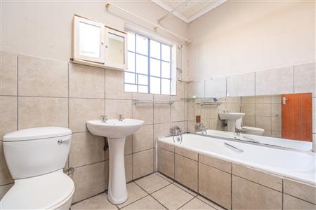 Apartment For Sale in Bo-dorp, Rustenburg Central, Rustenburg, North West - M127341