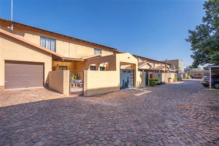 Apartment For Sale in Bo-dorp, Rustenburg Central, Rustenburg, North West - M127341