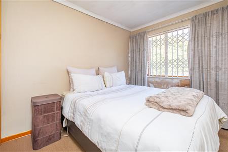 Apartment For Sale in Sunninghill, Sandton, Gauteng - M127332