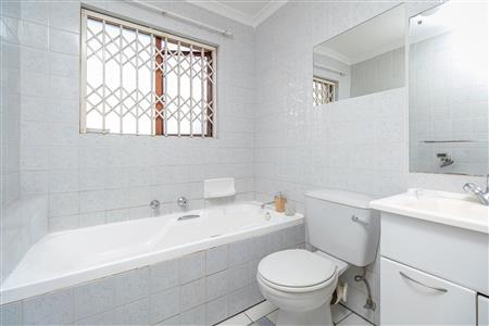 Apartment For Sale in Sunninghill, Sandton, Gauteng - M127332