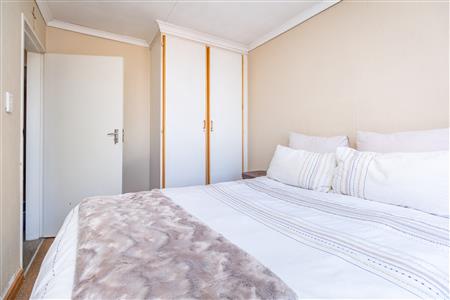 Apartment For Sale in Sunninghill, Sandton, Gauteng - M127332