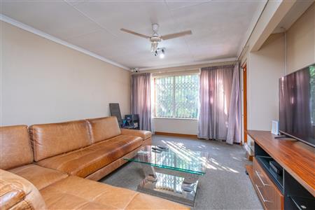 Apartment For Sale in Sunninghill, Sandton, Gauteng - M127332