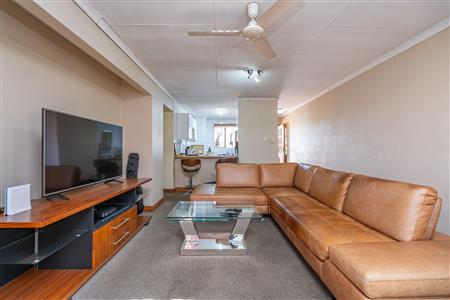Apartment For Sale in Sunninghill, Sandton, Gauteng - M127332