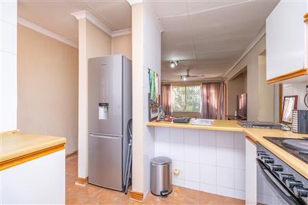 Apartment For Sale in Sunninghill, Sandton, Gauteng - M127332