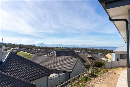 False - House For Sale in Seemeeu Park, Mossel Bay, Western Cape - M127342