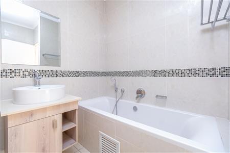 Apartment For Sale in Randpark Ridge, Randburg, Gauteng - M127333