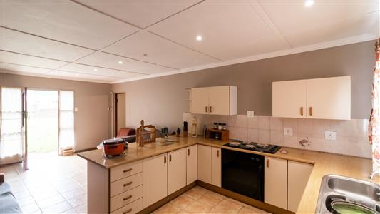 House For Sale in Fort Beaufort, Eastern Cape - M127345
