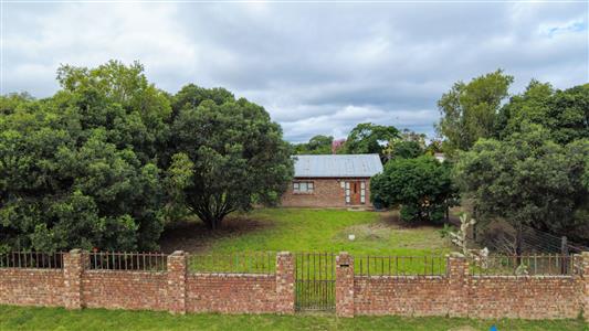 House For Sale in Fort Beaufort, Eastern Cape - M127345