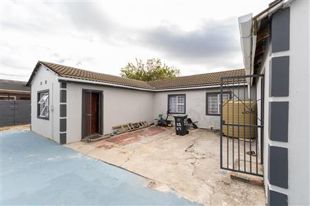 House Sold in Parow Valley, Parow, Western Cape - M127349