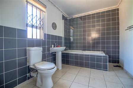 House For Sale in Fort Beaufort, Eastern Cape - M127353
