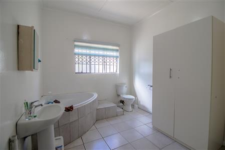 House For Sale in Fort Beaufort, Eastern Cape - M127353