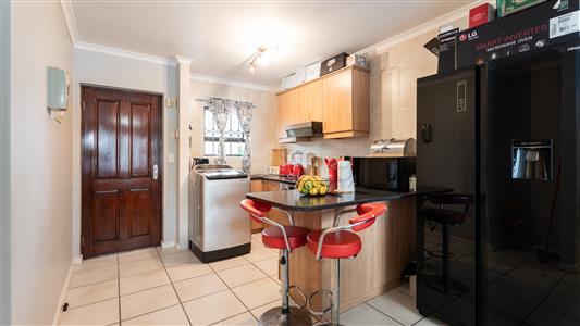 False - Apartment withdrawn in Burgundy Estate, Milnerton - M127350