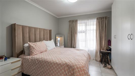 False - Apartment withdrawn in Burgundy Estate, Milnerton - M127350