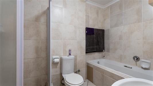 False - Apartment withdrawn in Burgundy Estate, Milnerton - M127350
