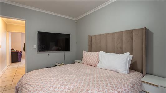 False - Apartment withdrawn in Burgundy Estate, Milnerton - M127350