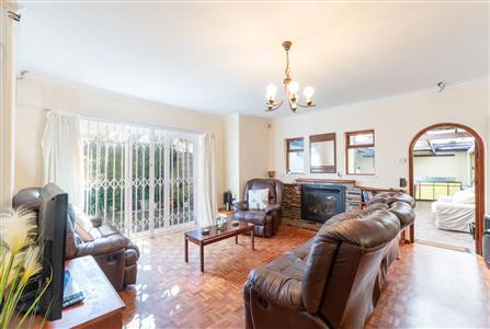 House For Sale in Plumstead, Cape Town, Western Cape - M127378