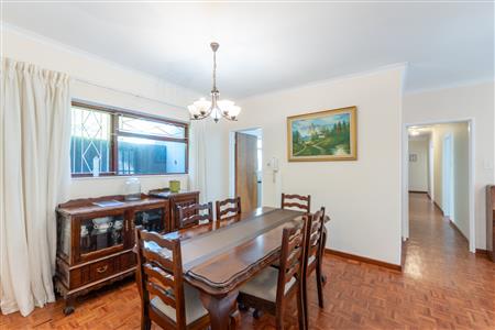 House For Sale in Plumstead, Cape Town, Western Cape - M127378