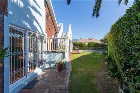 House For Sale in Plumstead, Cape Town, Western Cape - M127378