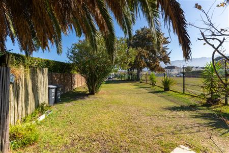 House For Sale in Plumstead, Cape Town, Western Cape - M127378