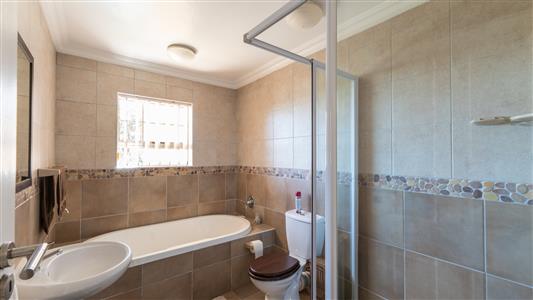 House Unavailable in Fraaiuitsig, Klein Brak Rivier, Western Cape - M127374