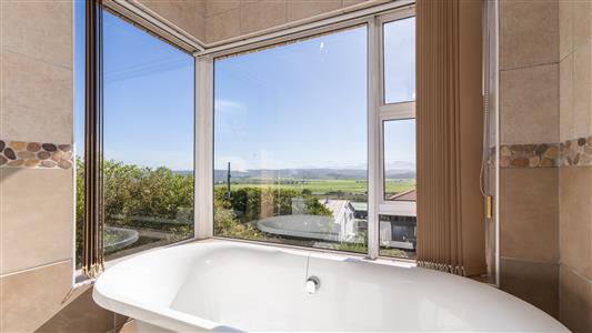 House Unavailable in Fraaiuitsig, Klein Brak Rivier, Western Cape - M127374