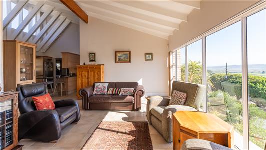 House Unavailable in Fraaiuitsig, Klein Brak Rivier, Western Cape - M127374