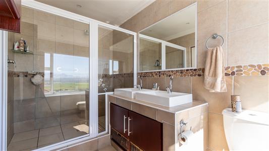 House Unavailable in Fraaiuitsig, Klein Brak Rivier, Western Cape - M127374