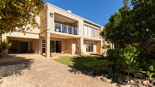 House Unavailable in Fraaiuitsig, Klein Brak Rivier, Western Cape - M127374