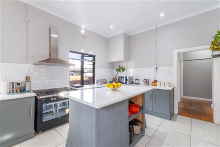 House For Sale in Paarl Central, Paarl, Western Cape - M127385