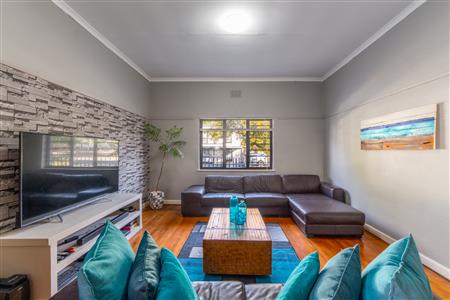 House For Sale in Paarl Central, Paarl, Western Cape - M127385