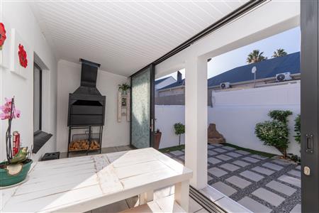 House For Sale in Paarl Central, Paarl, Western Cape - M127385