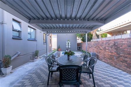 House For Sale in Paarl Central, Paarl, Western Cape - M127385
