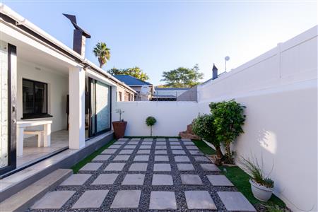 House For Sale in Paarl Central, Paarl, Western Cape - M127385