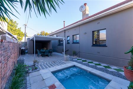 House For Sale in Paarl Central, Paarl, Western Cape - M127385