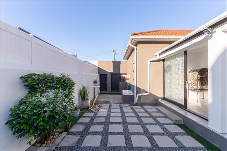 House For Sale in Paarl Central, Paarl, Western Cape - M127385