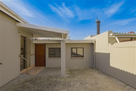 Townhouse For Sale in Riversdale, Western Cape - M127387