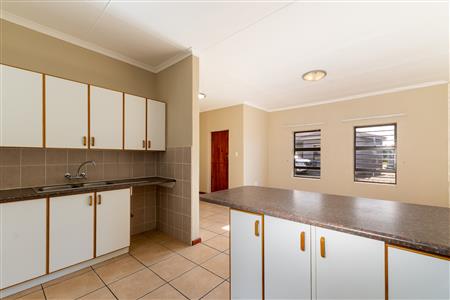 Townhouse For Sale in Riversdale, Western Cape - M127387
