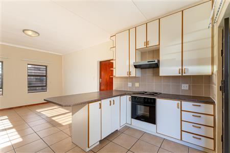 Townhouse For Sale in Riversdale, Western Cape - M127387